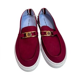Tommy Hilfiger Wilfer slip-on loafers in a red color with gold